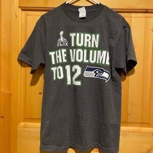 Gray Seahawks Graphic T-Shirt